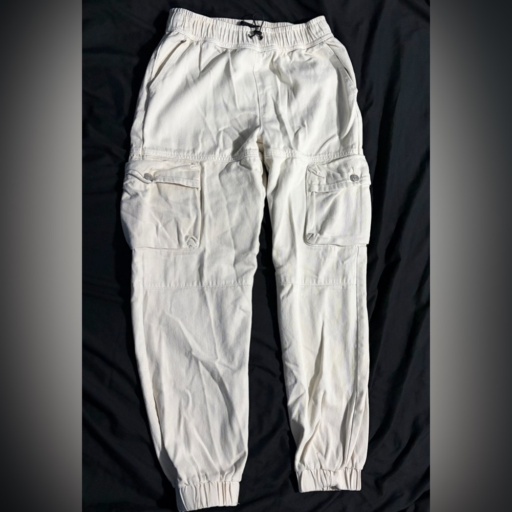 White/cream woman cargo Pants
